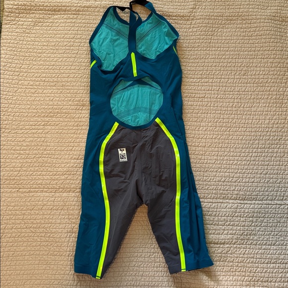 A3 Performance VICI Blue and Yellow tech suit sz20 - Picture 2 of 3